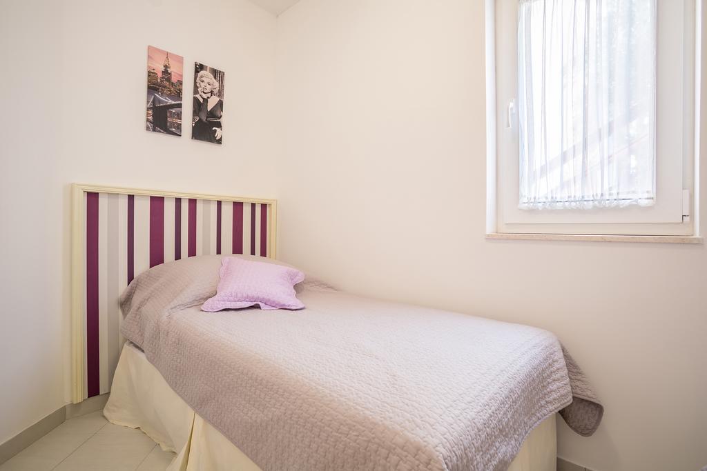 Apartments Oleandar Rogoznica  Room photo