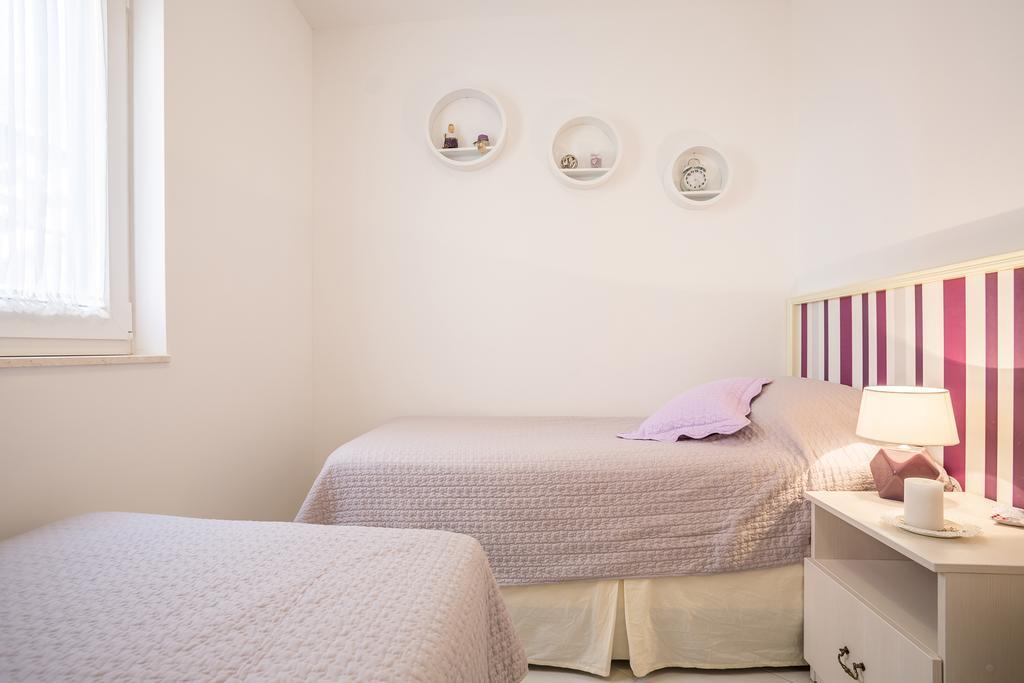 Apartments Oleandar Rogoznica  Room photo